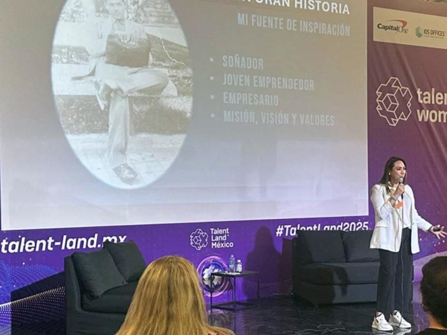 En el escenario Talent Woman de Talent Land México, 2025.