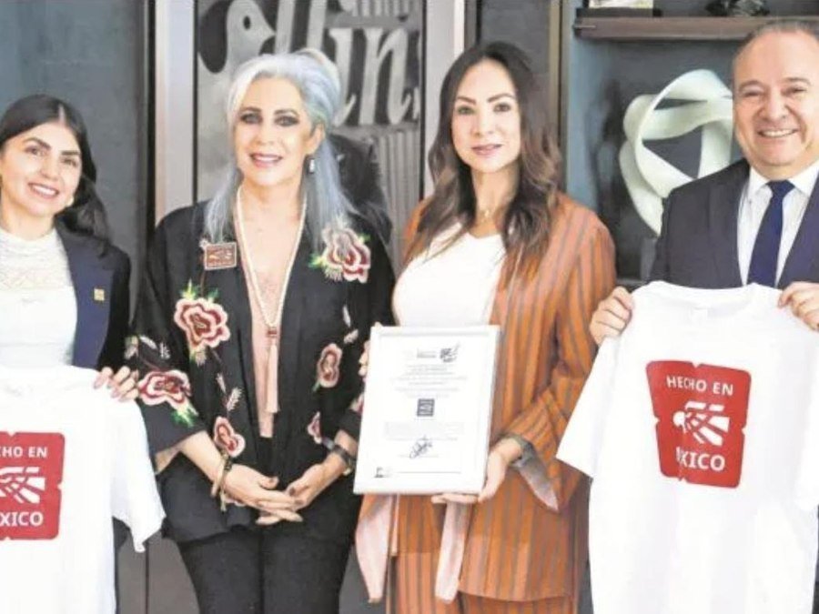 Entrega de los distintivos Hecho en México a las cuatro empresas del grupo, agosto de 2026.